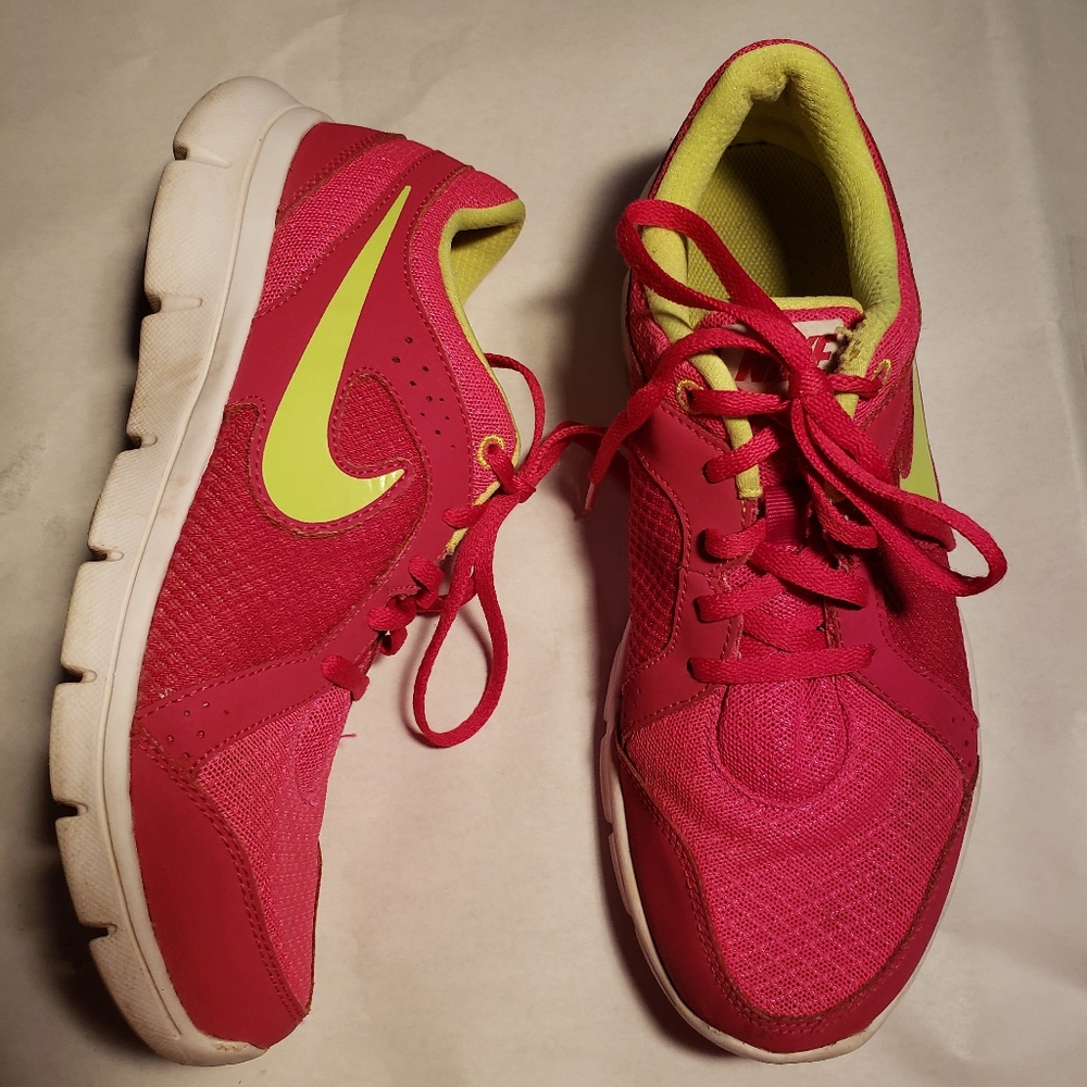 NIKE FLEX EXPERIENCE RN 2 SZ 6Y‎